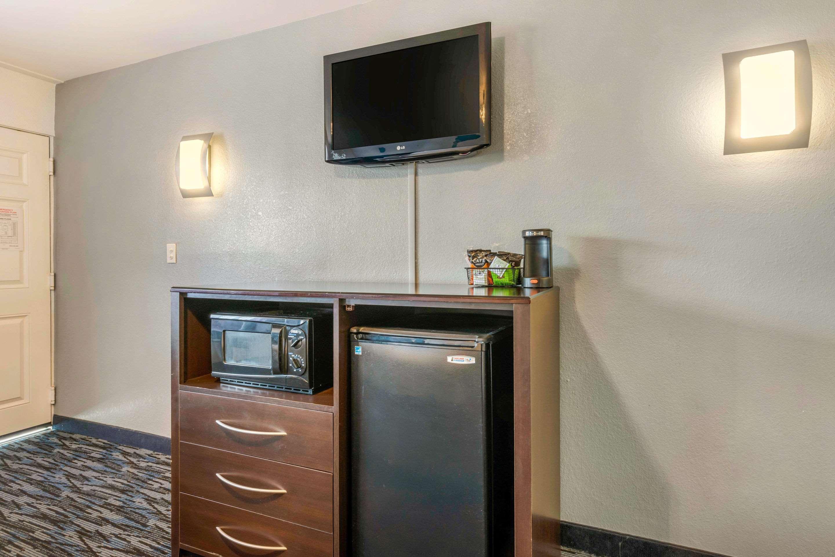 Quality Inn And Conference Center Tampa-Brandon Heartland Exterior photo
