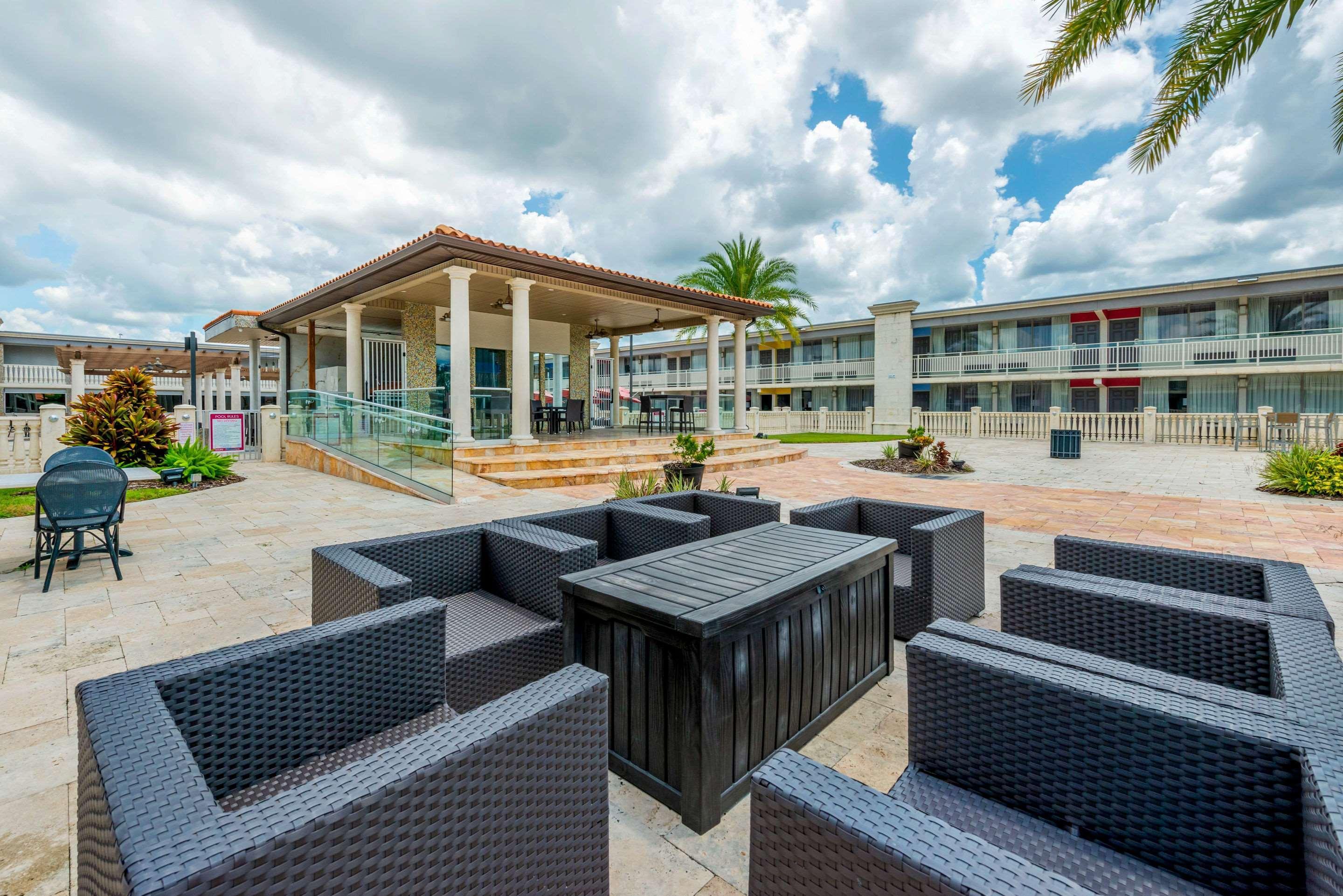 Quality Inn And Conference Center Tampa-Brandon Heartland Exterior photo