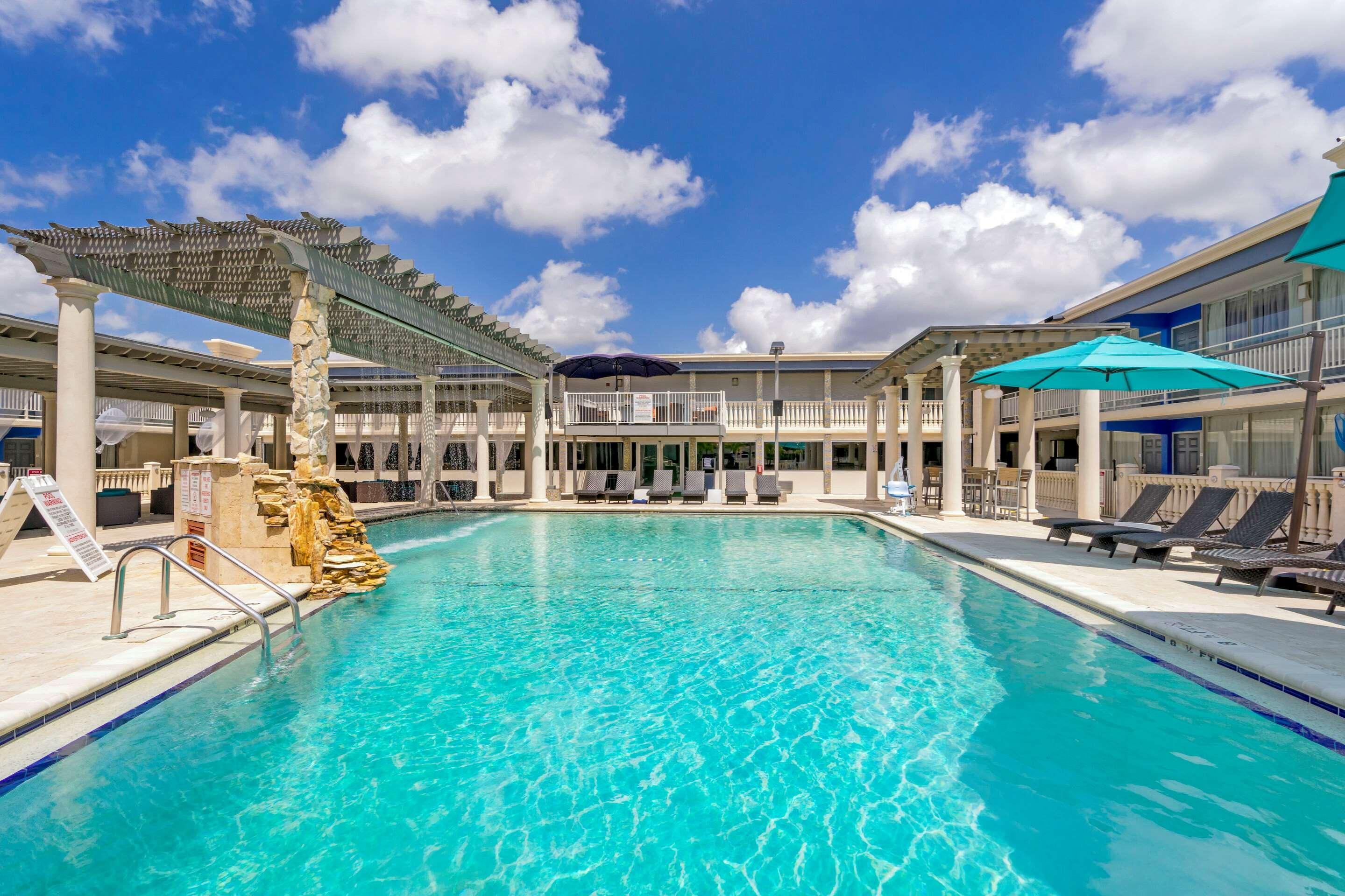 Quality Inn And Conference Center Tampa-Brandon Heartland Exterior photo