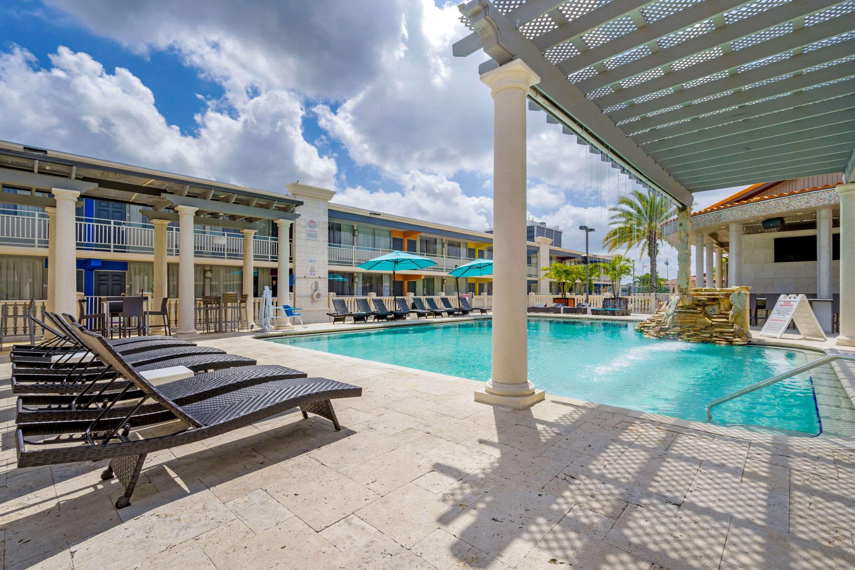 Quality Inn And Conference Center Tampa-Brandon Heartland Exterior photo