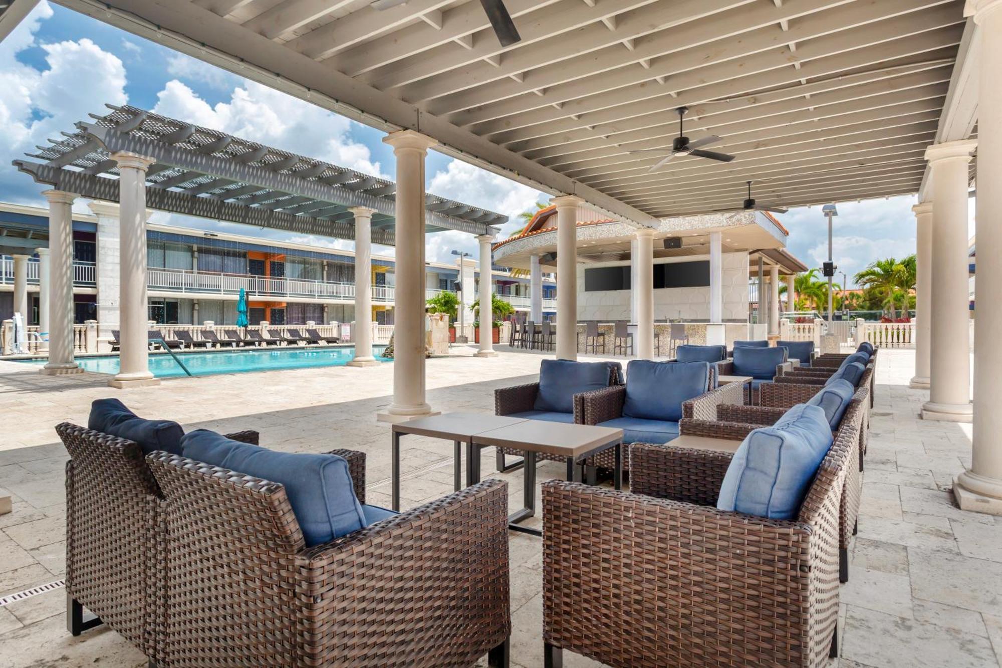 Quality Inn And Conference Center Tampa-Brandon Heartland Exterior photo