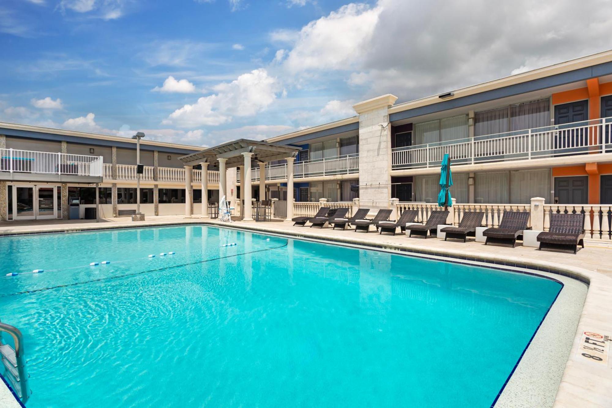 Quality Inn And Conference Center Tampa-Brandon Heartland Exterior photo